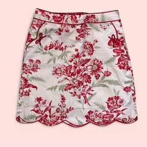 Ann Taylor LOFT Floral Skirt with Pockets. Size 2P
13.5" Waist 17" Length